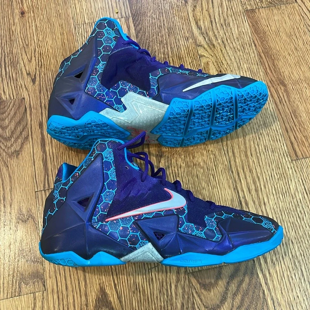 Boy’s Nike LeBron XI Summit Lake Hornets Sneakers. Size 6Y. Excellent/Like New.